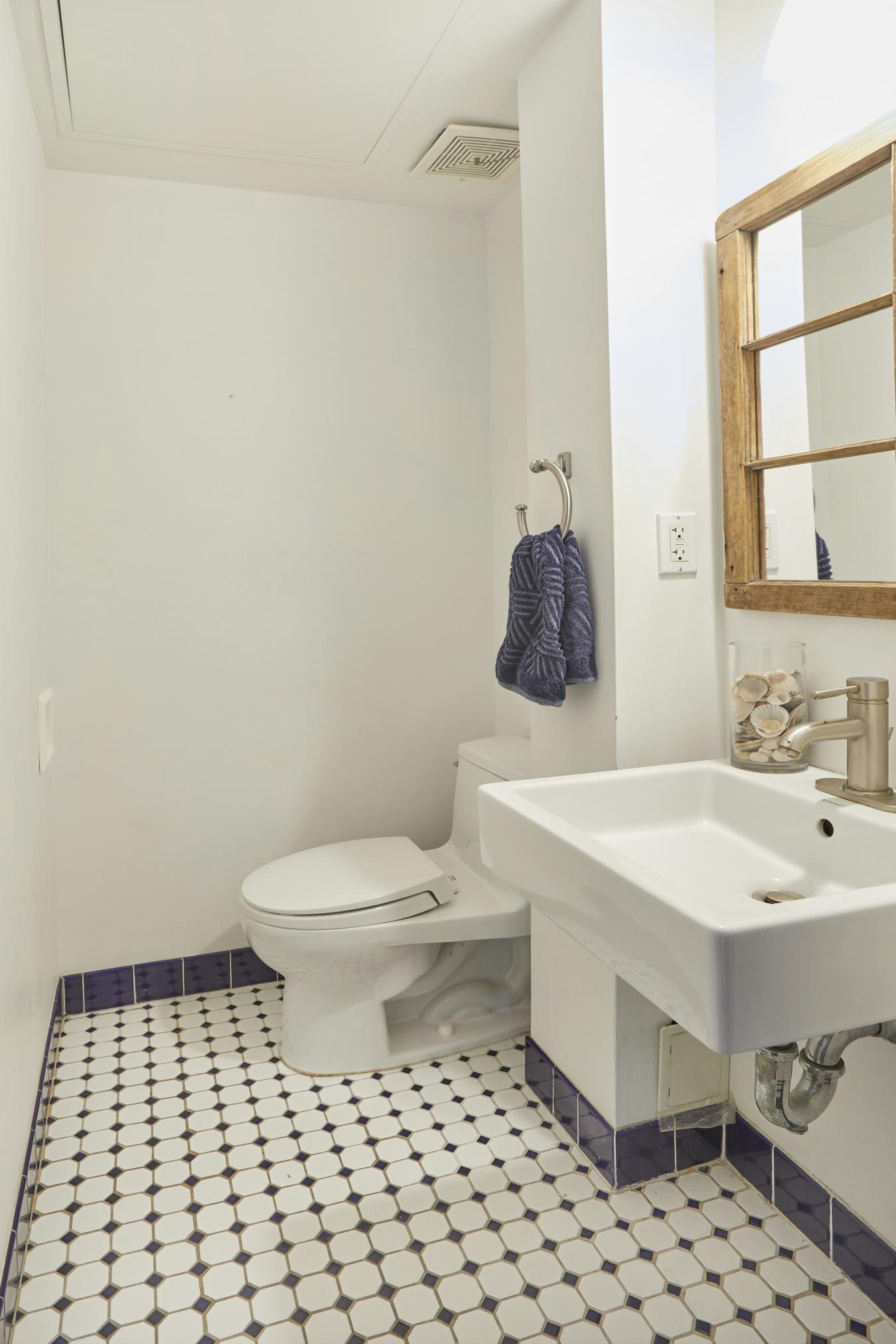 Long Island City, New York, 11101, United States, 6 Bedrooms Bedrooms, ,3 BathroomsBathrooms,Residential,For Sale,2043054