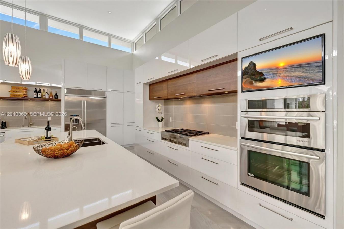 Hallandale, Florida, 33009, United States, 5 Bedrooms Bedrooms, ,6 BathroomsBathrooms,Residential,For Sale,2043052