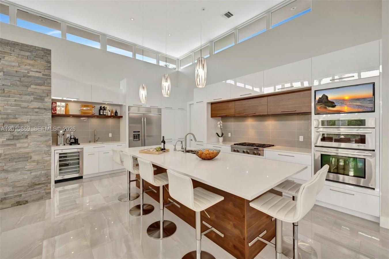 Hallandale, Florida, 33009, United States, 5 Bedrooms Bedrooms, ,6 BathroomsBathrooms,Residential,For Sale,2043052
