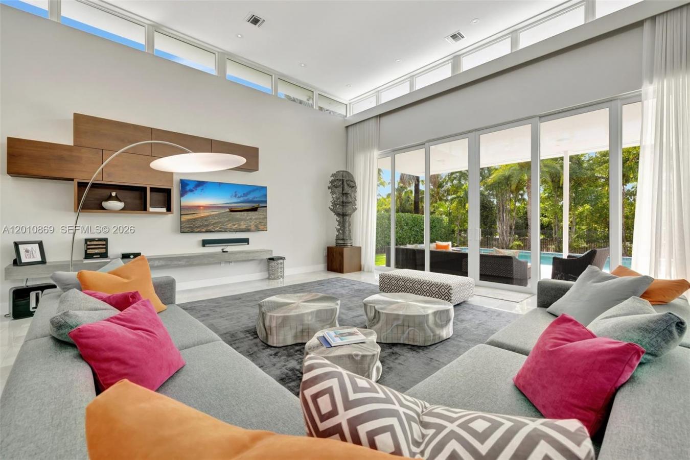 Hallandale, Florida, 33009, United States, 5 Bedrooms Bedrooms, ,6 BathroomsBathrooms,Residential,For Sale,2043052