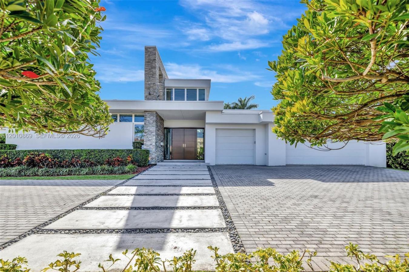 Hallandale, Florida, 33009, United States, 5 Bedrooms Bedrooms, ,6 BathroomsBathrooms,Residential,For Sale,2043052