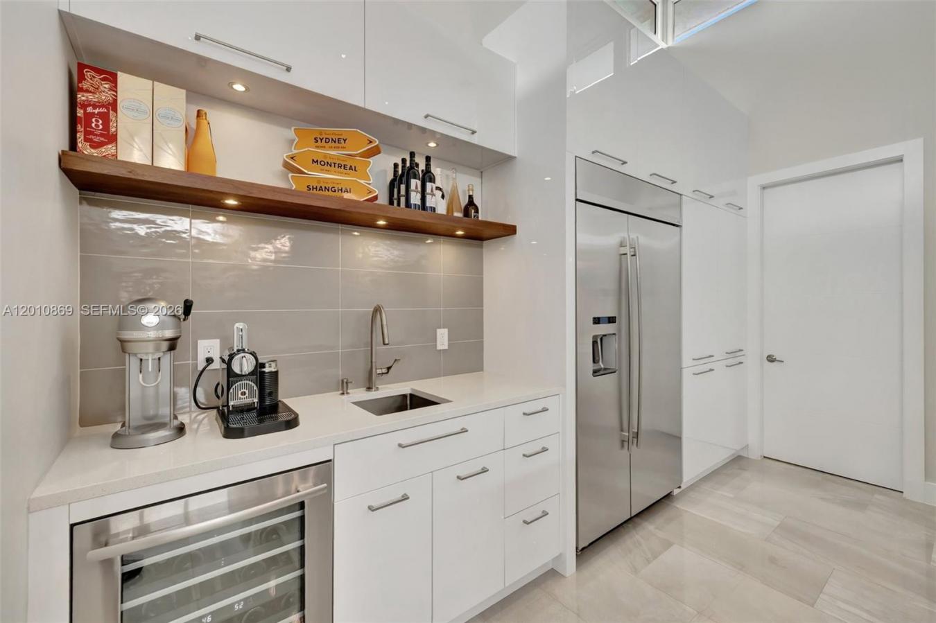 Hallandale, Florida, 33009, United States, 5 Bedrooms Bedrooms, ,6 BathroomsBathrooms,Residential,For Sale,2043052