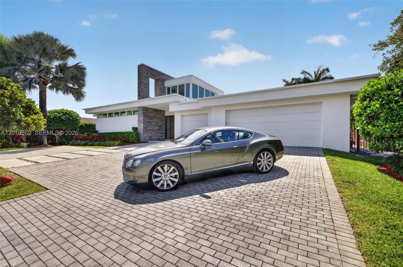 Hallandale, Florida, 33009, United States, 5 Bedrooms Bedrooms, ,6 BathroomsBathrooms,Residential,For Sale,2043052