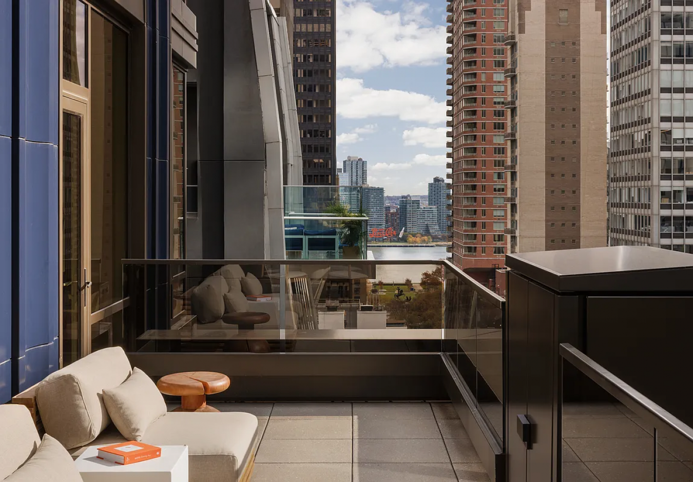 New York, New York, 10017, United States, 2 Bedrooms Bedrooms, ,2 BathroomsBathrooms,Residential,For Sale,2043053