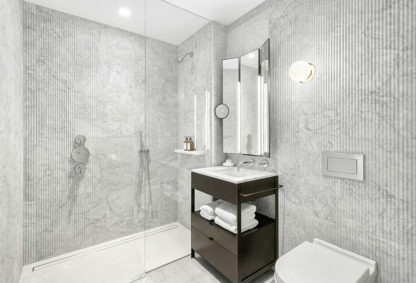 New York, New York, 10017, United States, 2 Bedrooms Bedrooms, ,2 BathroomsBathrooms,Residential,For Sale,2043053