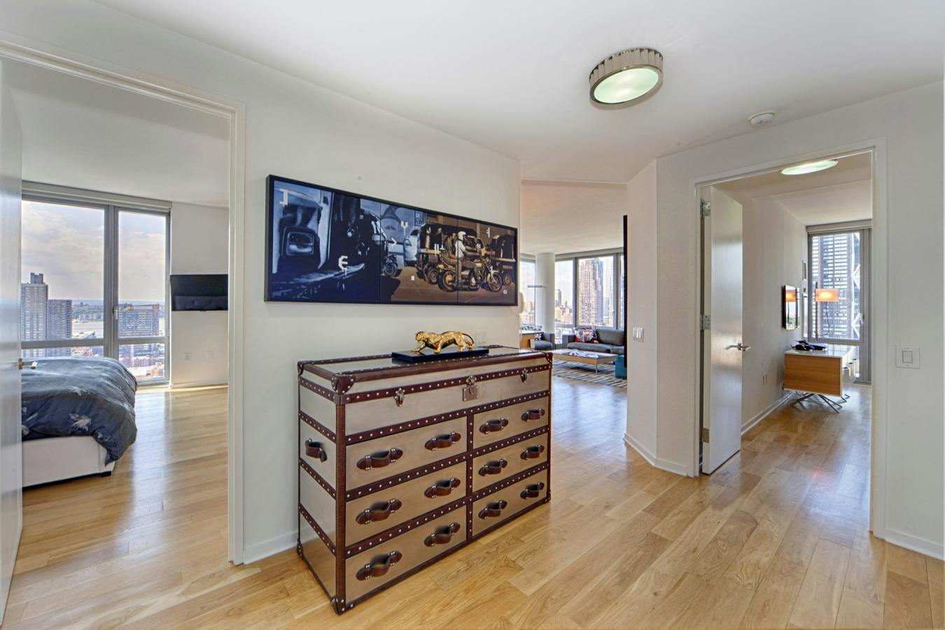 New York, New York, 10019, United States, 2 Bedrooms Bedrooms, ,2 BathroomsBathrooms,Residential,For Sale,2043051