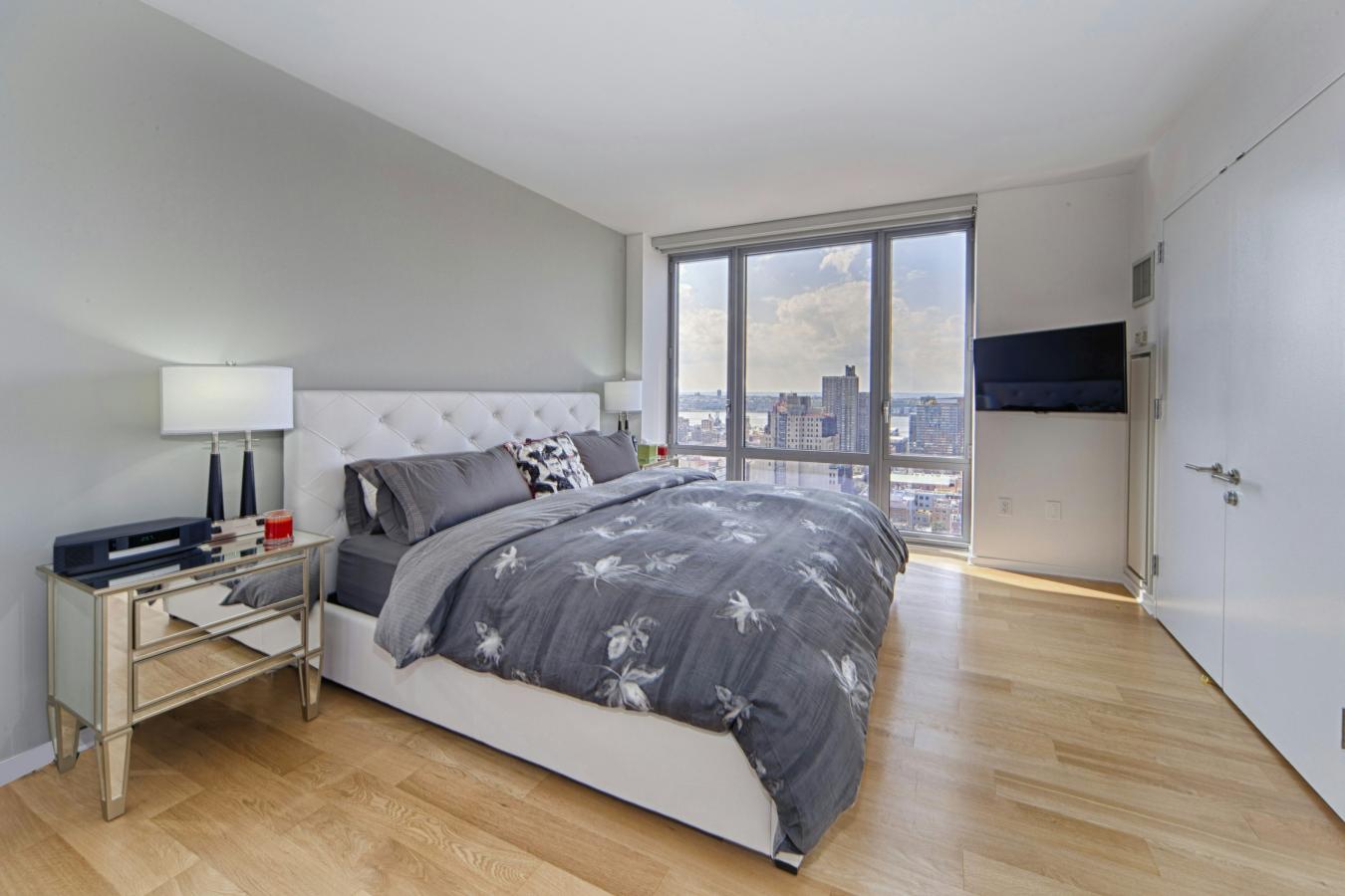 New York, New York, 10019, United States, 2 Bedrooms Bedrooms, ,2 BathroomsBathrooms,Residential,For Sale,2043051