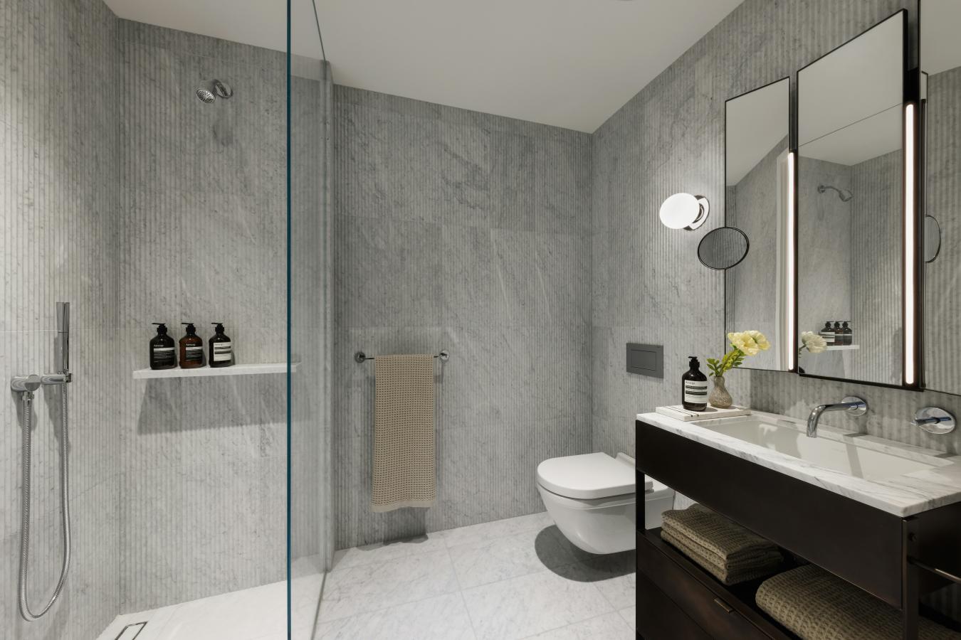New York, New York, 10017, United States, 1 Bedroom Bedrooms, ,1 BathroomBathrooms,Residential,For Sale,2043047