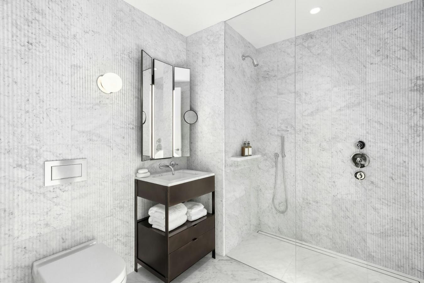 New York, New York, 10017, United States, 1 Bedroom Bedrooms, ,1 BathroomBathrooms,Residential,For Sale,2043042