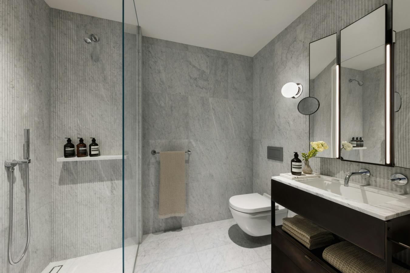 New York, New York, 10017, United States, 1 Bedroom Bedrooms, ,1 BathroomBathrooms,Residential,For Sale,2043040
