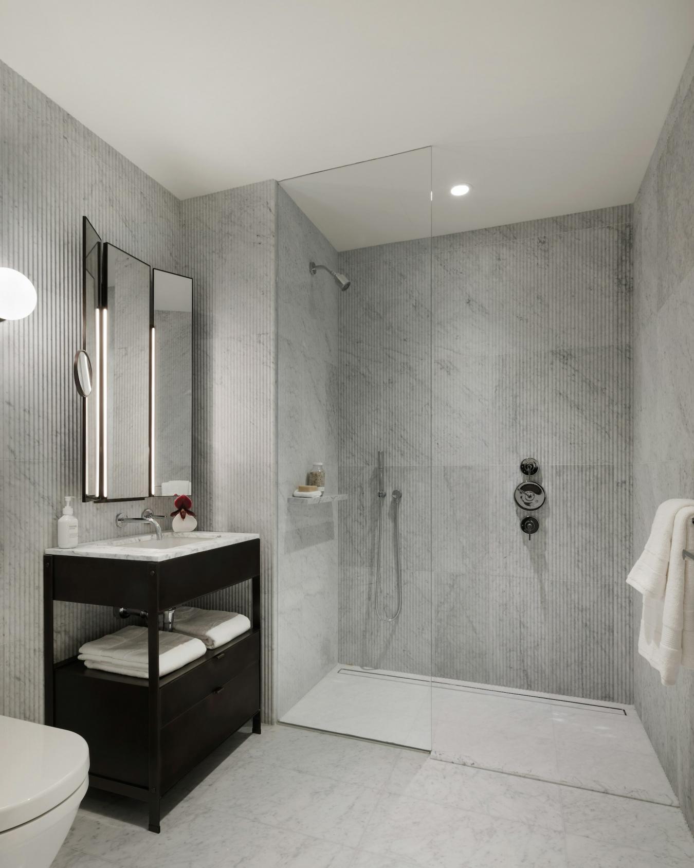 New York, New York, 10017, United States, 1 Bedroom Bedrooms, ,1 BathroomBathrooms,Residential,For Sale,2043041