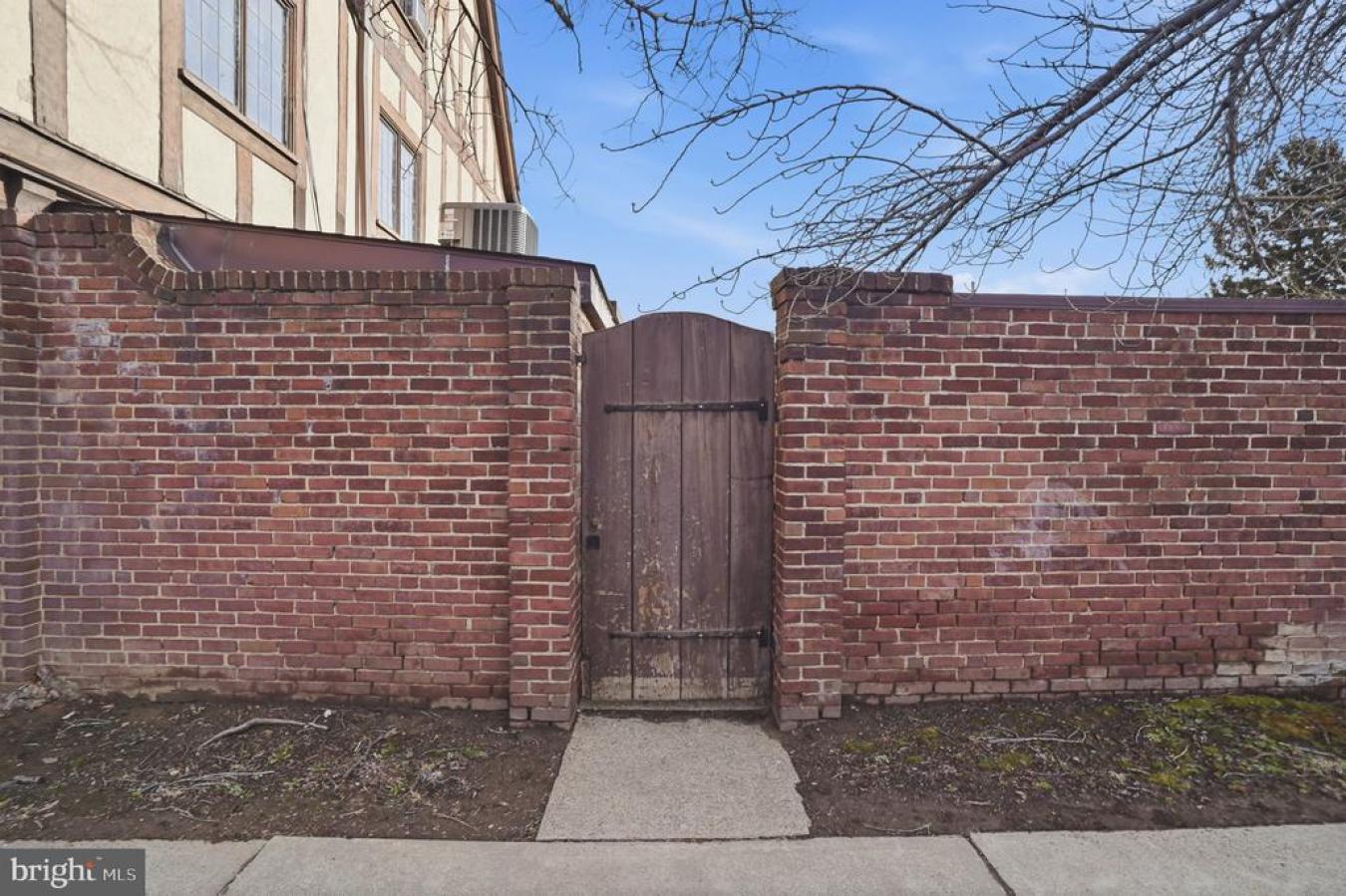 KINGSTON, LUZERNE-PA, 18704, United States, ,Residential,For Sale,2043038