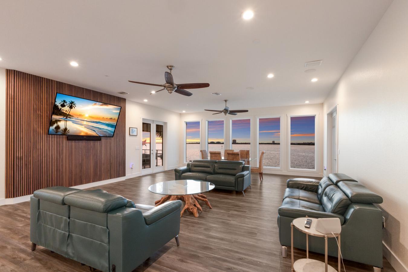 Bradenton, Florida, 34208, United States, 5 Bedrooms Bedrooms, ,5 BathroomsBathrooms,Residential,For Sale,2043035