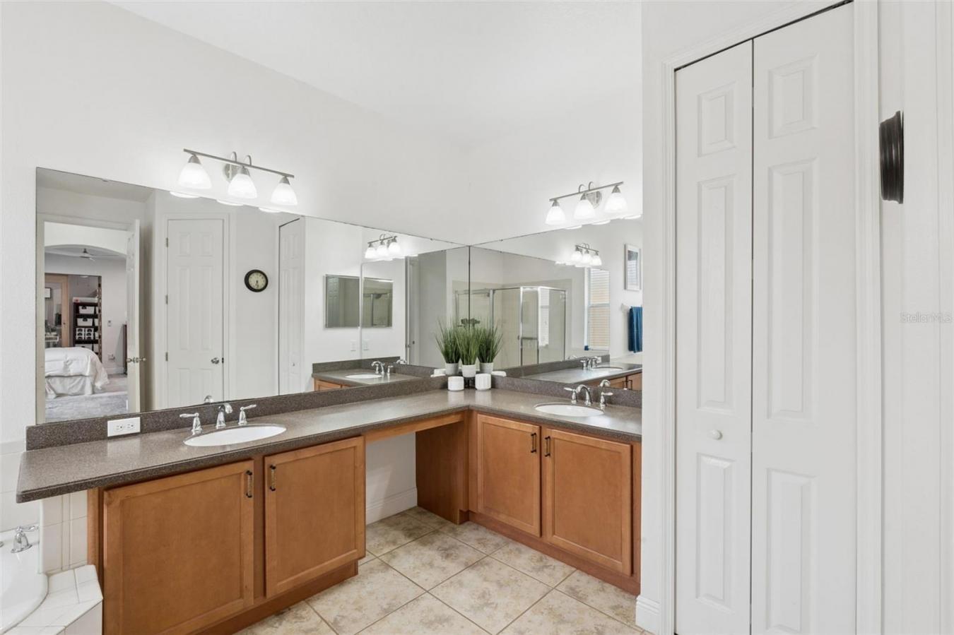 Kissimmee, Osceola, 34746, United States, 5 Bedrooms Bedrooms, ,4 BathroomsBathrooms,Residential,For Sale,2043760