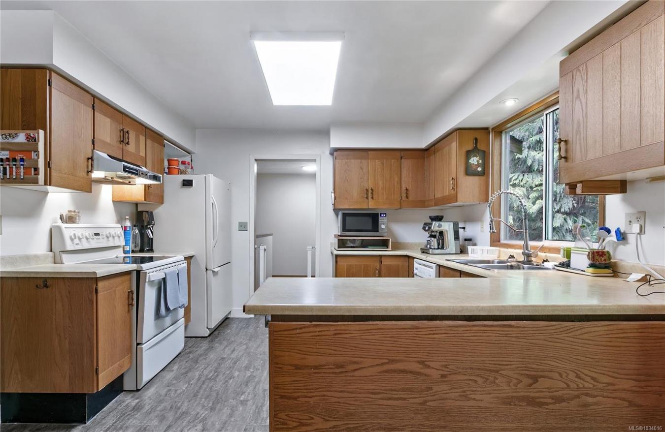 North Saanich, Capital Regional District, V8L 5J2, United States, 5 Bedrooms Bedrooms, ,3 BathroomsBathrooms,Residential,For Sale,2043757