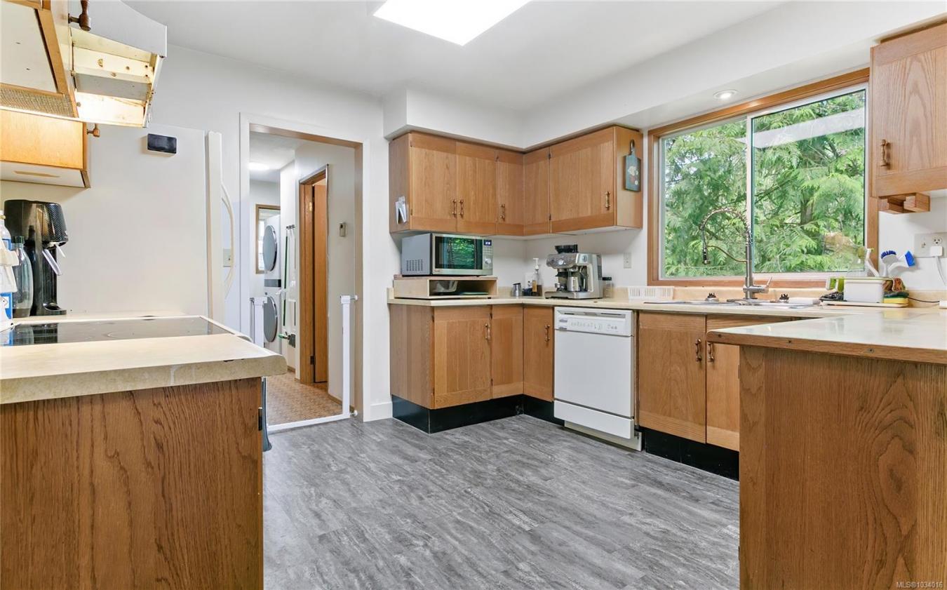 North Saanich, Capital Regional District, V8L 5J2, United States, 5 Bedrooms Bedrooms, ,3 BathroomsBathrooms,Residential,For Sale,2043757