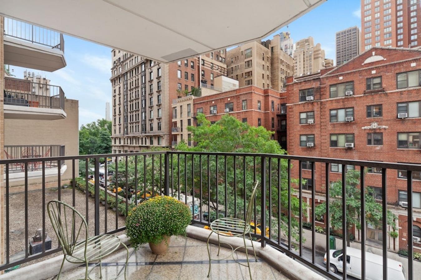 New York, New York, 10023, United States, 2 Bedrooms Bedrooms, ,2 BathroomsBathrooms,Residential,For Sale,2043752