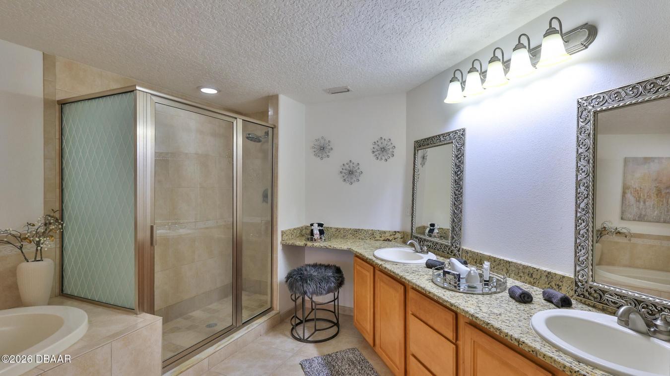 Experience affordable opulence in this stunning 2-bedroom, 2-bath resi – image 17