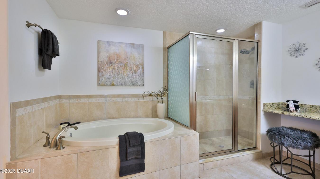 Experience affordable opulence in this stunning 2-bedroom, 2-bath resi – image 19