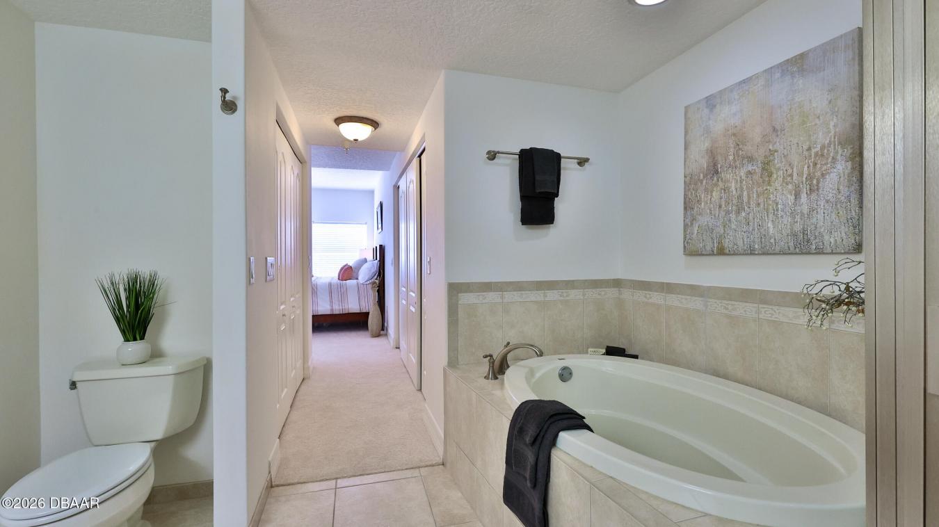 Experience affordable opulence in this stunning 2-bedroom, 2-bath resi – image 20