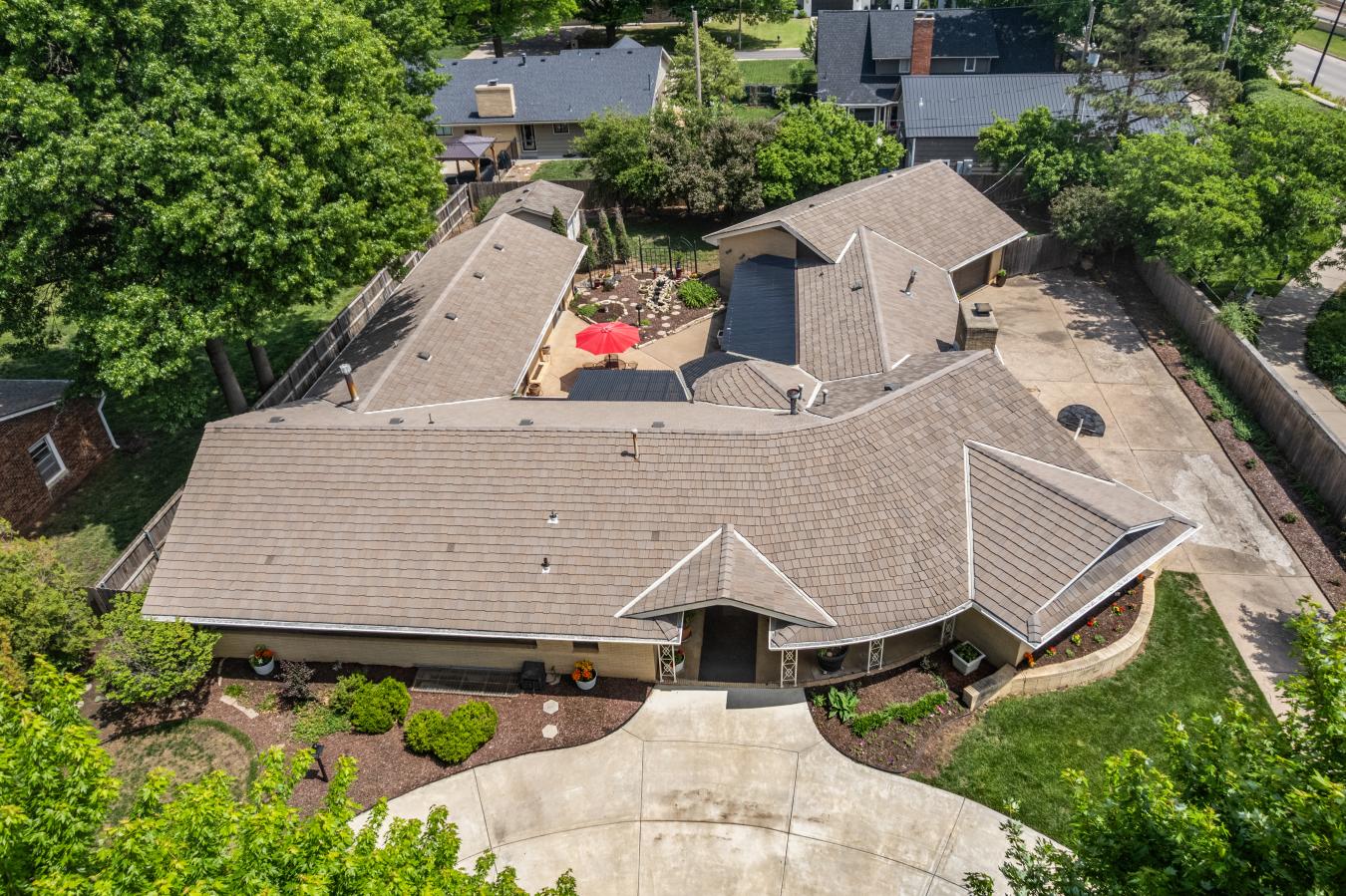 Eastborough, Sedgwick, 67207, United States, 6 Bedrooms Bedrooms, ,5 BathroomsBathrooms,Residential,For Sale,2044095