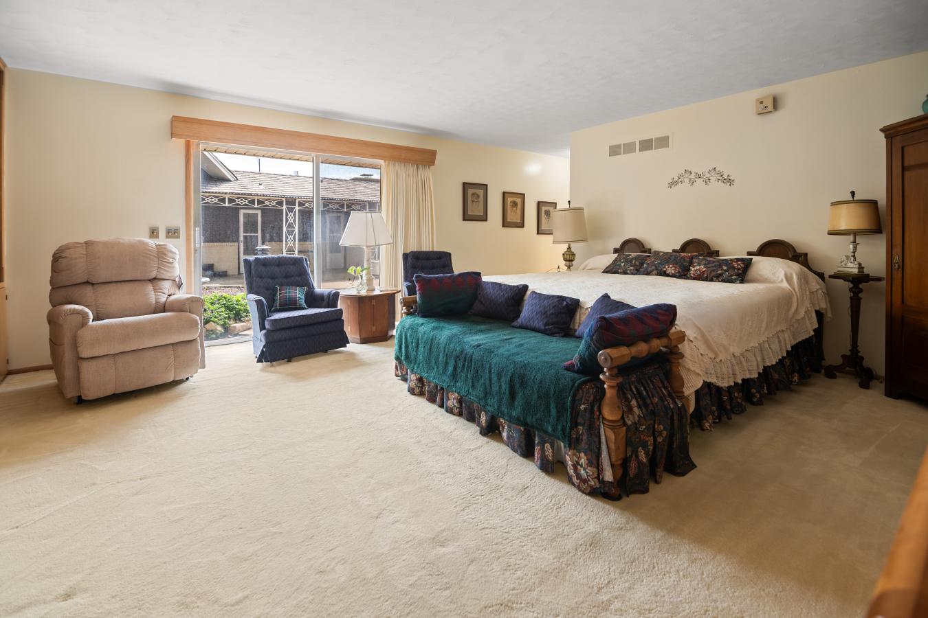 Eastborough, Sedgwick, 67207, United States, 6 Bedrooms Bedrooms, ,5 BathroomsBathrooms,Residential,For Sale,2044095
