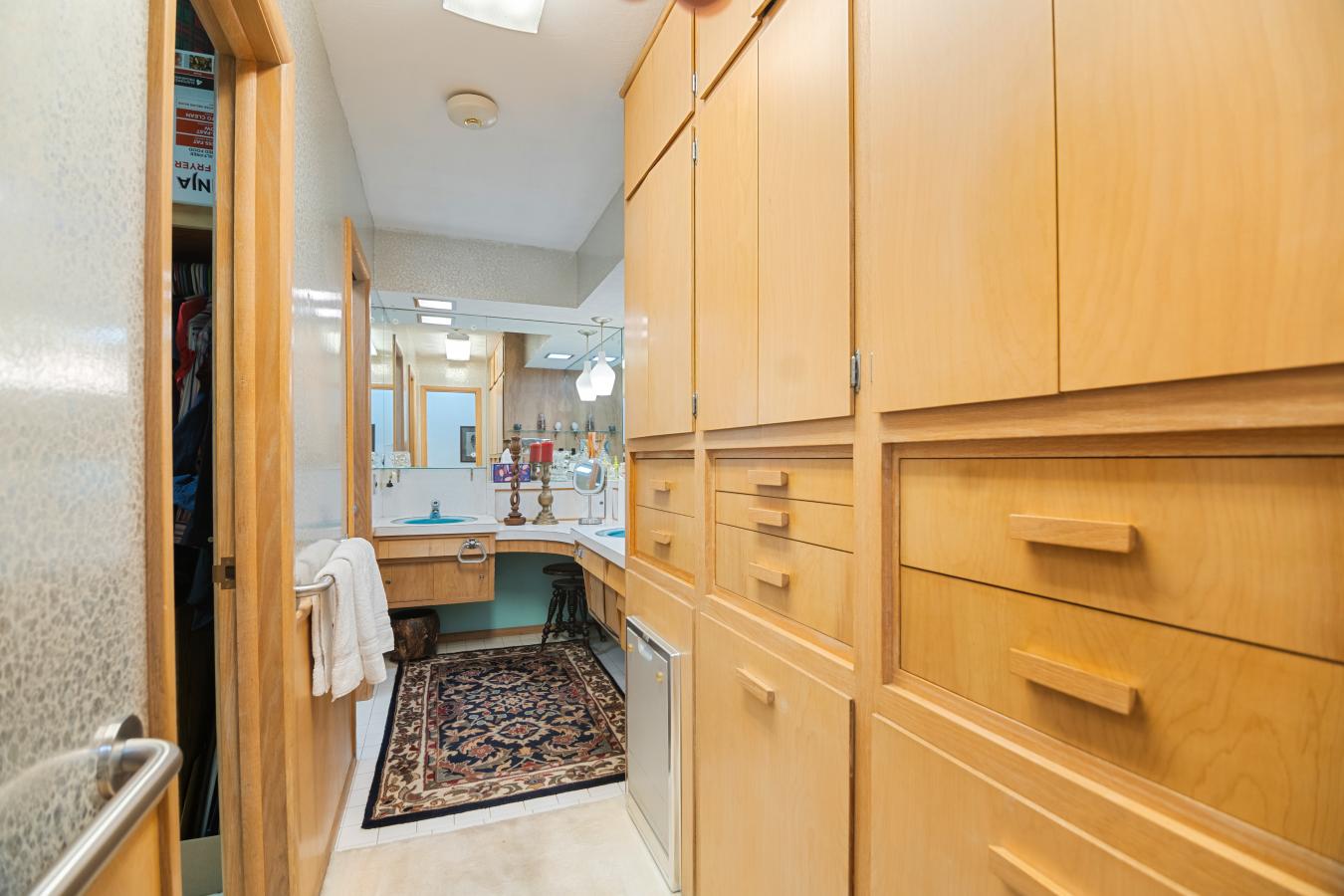 Eastborough, Sedgwick, 67207, United States, 6 Bedrooms Bedrooms, ,5 BathroomsBathrooms,Residential,For Sale,2044095