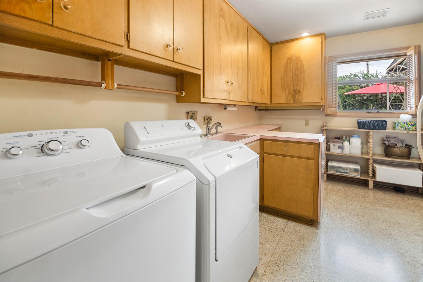 Eastborough, Sedgwick, 67207, United States, 6 Bedrooms Bedrooms, ,5 BathroomsBathrooms,Residential,For Sale,2044095