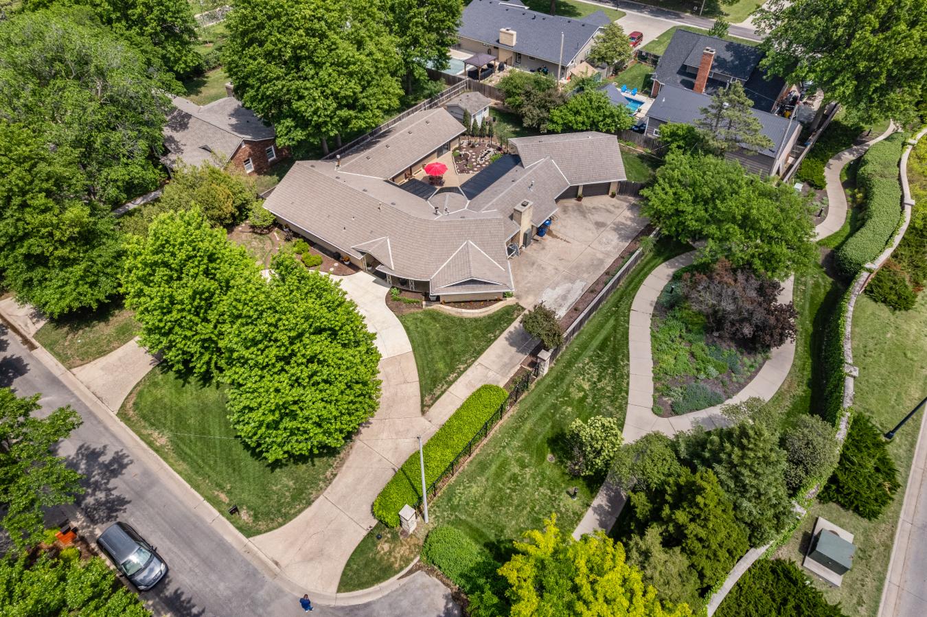 Eastborough, Sedgwick, 67207, United States, 6 Bedrooms Bedrooms, ,5 BathroomsBathrooms,Residential,For Sale,2044095