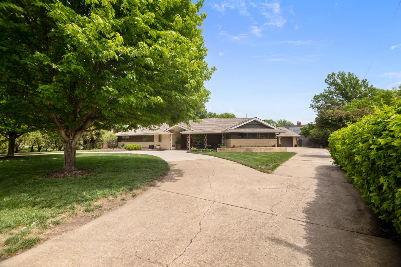 Eastborough, Sedgwick, 67207, United States, 6 Bedrooms Bedrooms, ,5 BathroomsBathrooms,Residential,For Sale,2044095