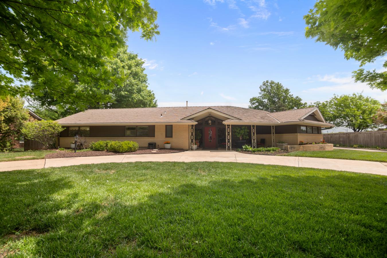 Eastborough, Sedgwick, 67207, United States, 6 Bedrooms Bedrooms, ,5 BathroomsBathrooms,Residential,For Sale,2044095
