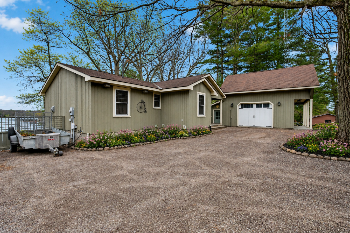 Mallorytown, Leeds & Grenville, K0E 1R0, Canada, 3 Bedrooms Bedrooms, ,2 BathroomsBathrooms,Residential,For Sale,2044093