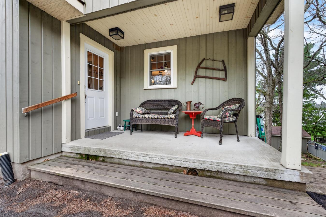Mallorytown, Leeds & Grenville, K0E 1R0, Canada, 3 Bedrooms Bedrooms, ,2 BathroomsBathrooms,Residential,For Sale,2044093