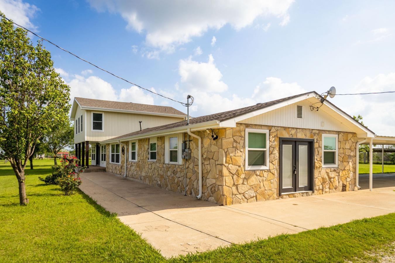 Elm Mott, Mclennan, 76640, United States, 3 Bedrooms Bedrooms, ,3 BathroomsBathrooms,Residential,For Sale,2044090