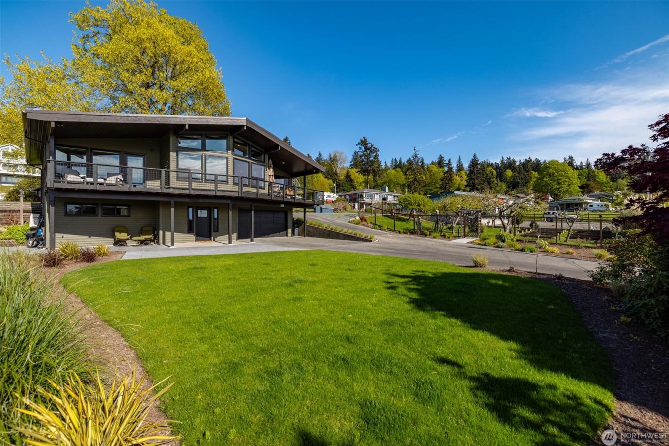Clinton, Island, 98236, United States, 2 Bedrooms Bedrooms, ,3 BathroomsBathrooms,Residential,For Sale,2044461
