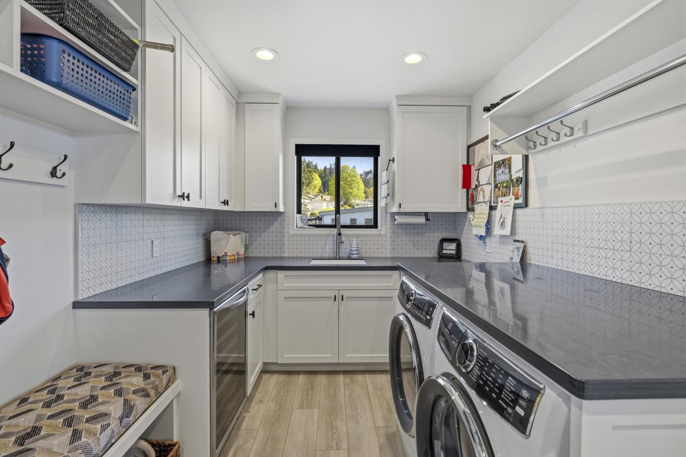 Clinton, Island, 98236, United States, 2 Bedrooms Bedrooms, ,3 BathroomsBathrooms,Residential,For Sale,2044461