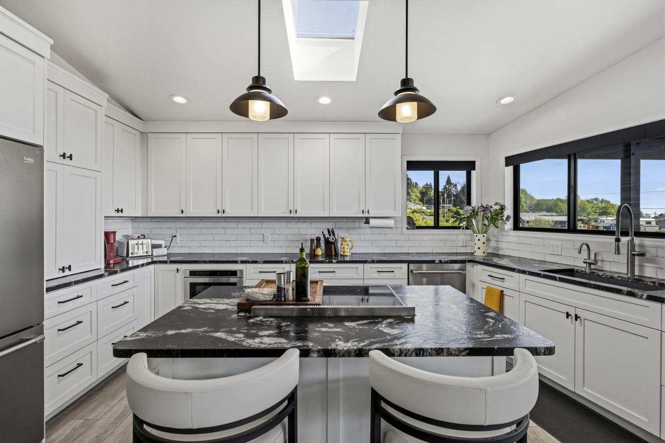 Clinton, Island, 98236, United States, 2 Bedrooms Bedrooms, ,3 BathroomsBathrooms,Residential,For Sale,2044461