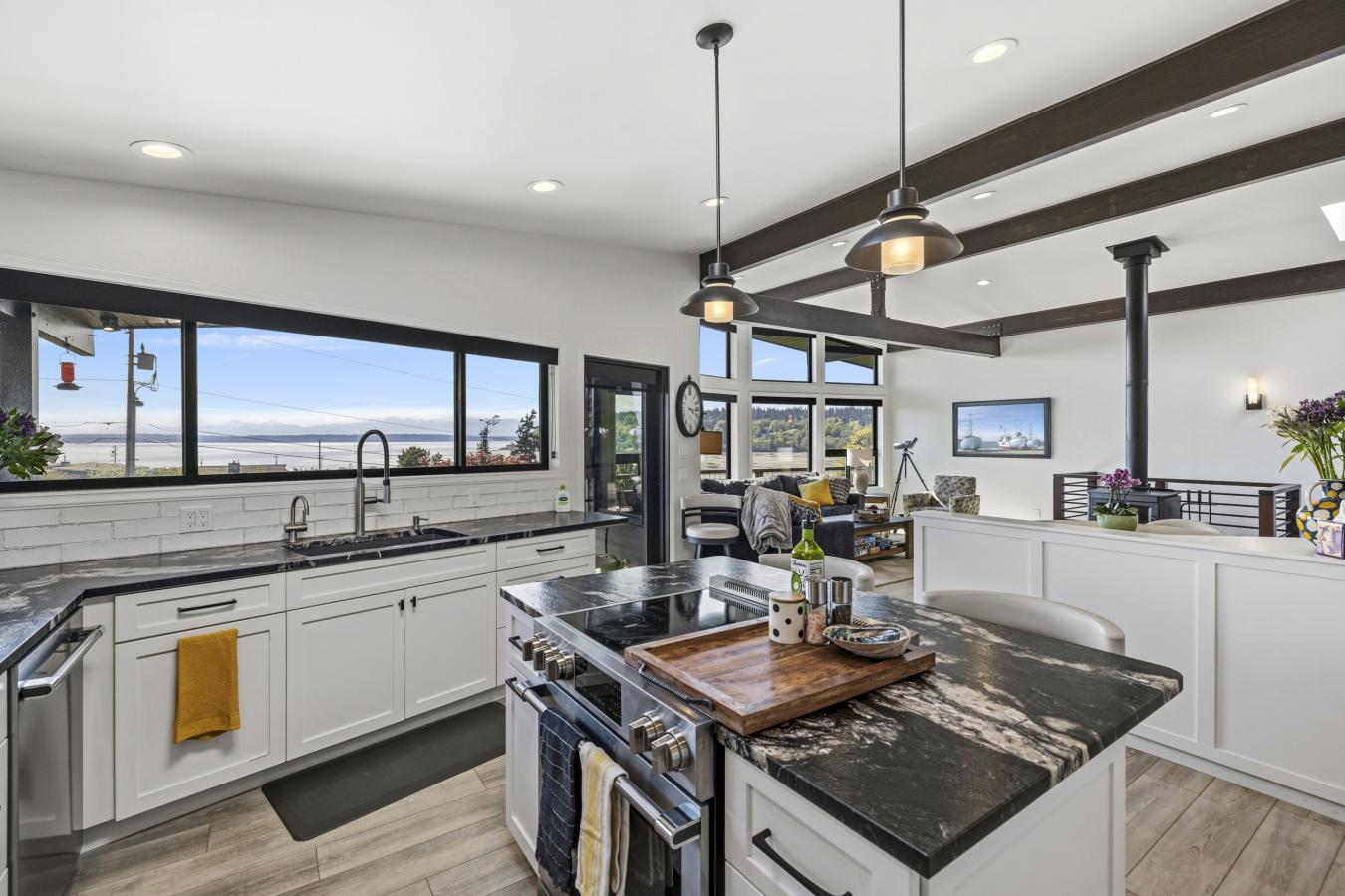Clinton, Island, 98236, United States, 2 Bedrooms Bedrooms, ,3 BathroomsBathrooms,Residential,For Sale,2044461