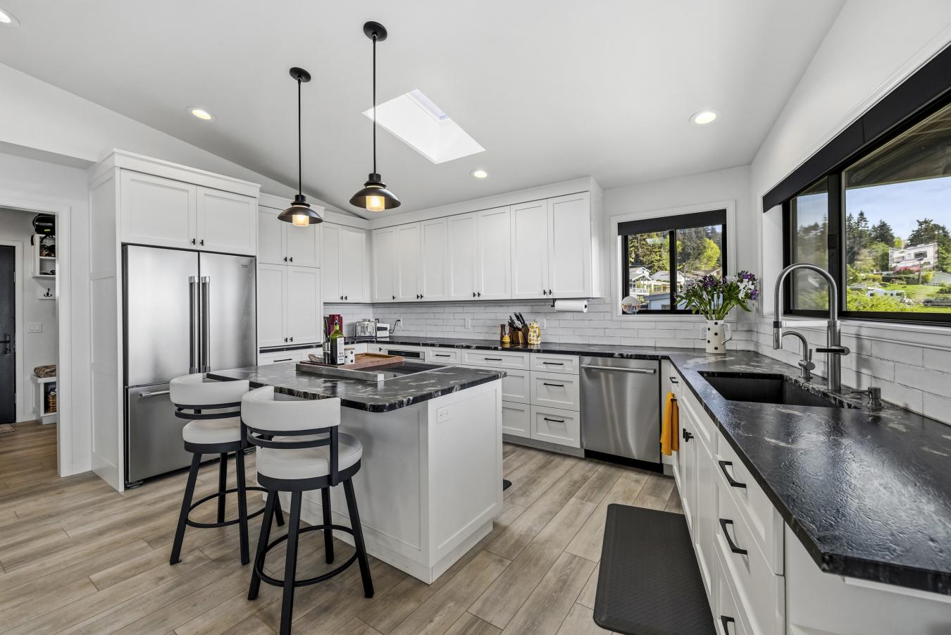Clinton, Island, 98236, United States, 2 Bedrooms Bedrooms, ,3 BathroomsBathrooms,Residential,For Sale,2044461