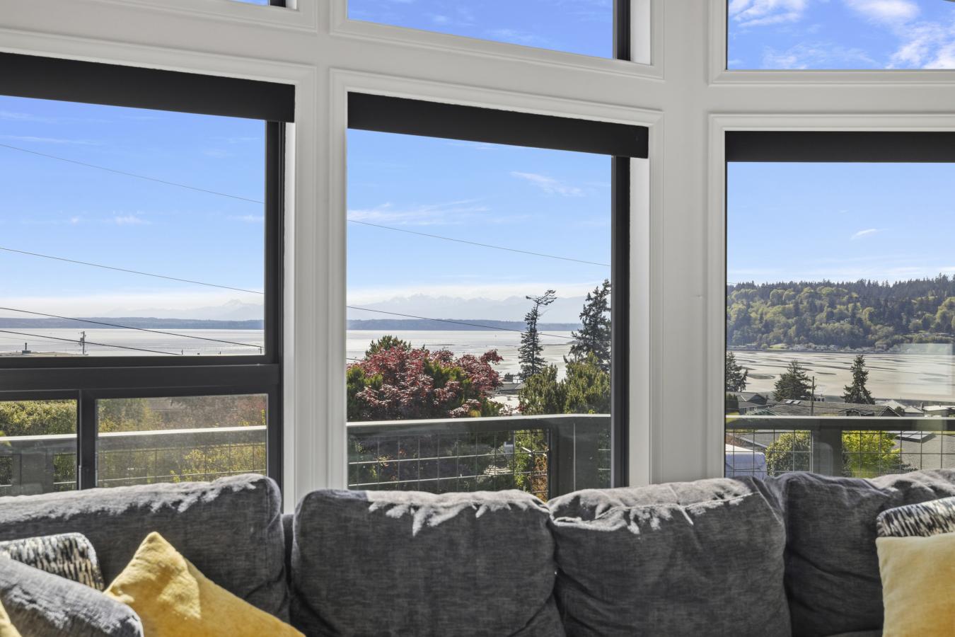 Clinton, Island, 98236, United States, 2 Bedrooms Bedrooms, ,3 BathroomsBathrooms,Residential,For Sale,2044461