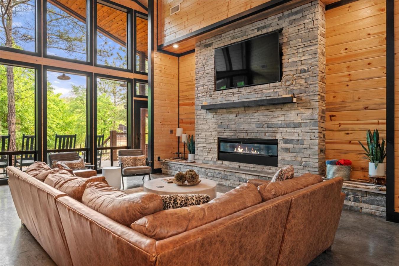 Broken Bow, McCurtain, 74728, United States, 5 Bedrooms Bedrooms, ,5 BathroomsBathrooms,Residential,For Sale,2044458