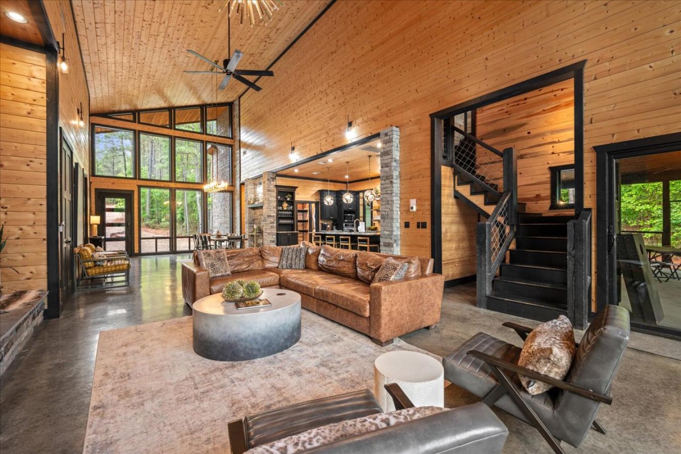 Broken Bow, McCurtain, 74728, United States, 5 Bedrooms Bedrooms, ,5 BathroomsBathrooms,Residential,For Sale,2044458