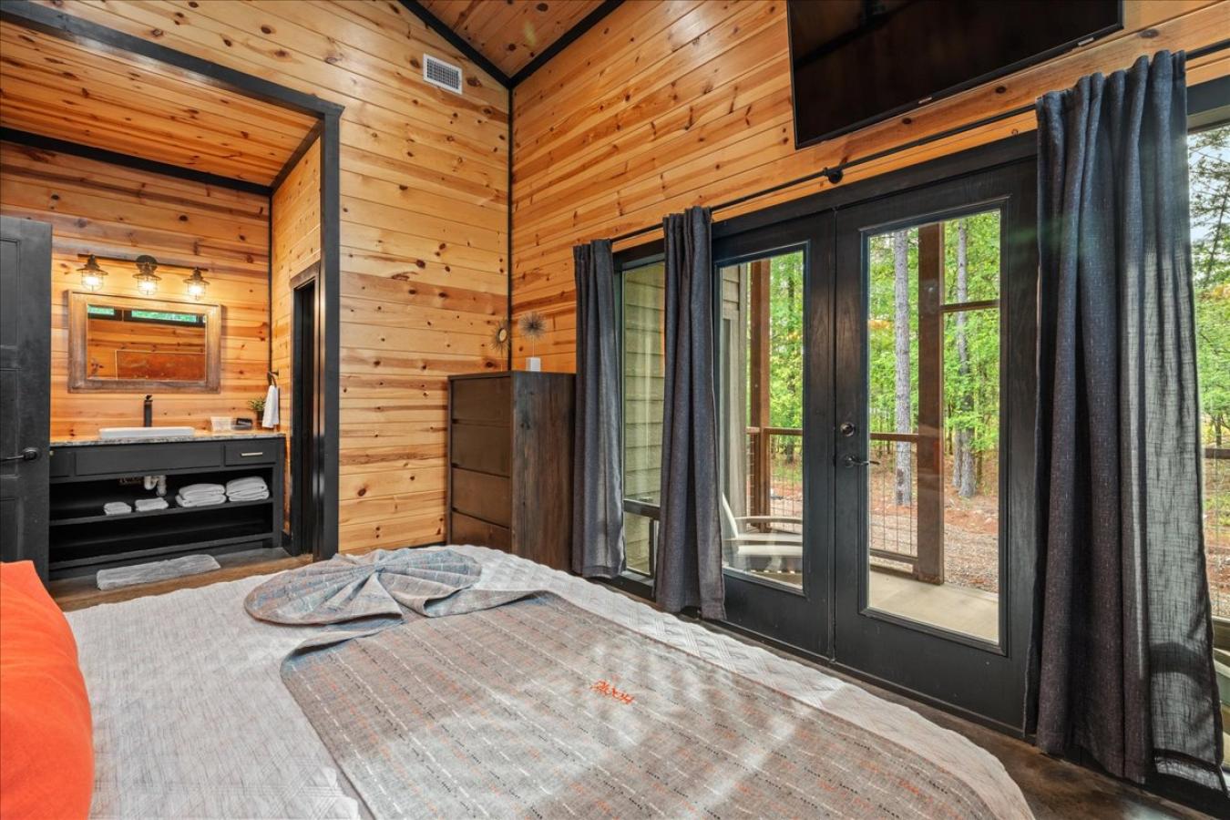 Broken Bow, McCurtain, 74728, United States, 5 Bedrooms Bedrooms, ,5 BathroomsBathrooms,Residential,For Sale,2044458