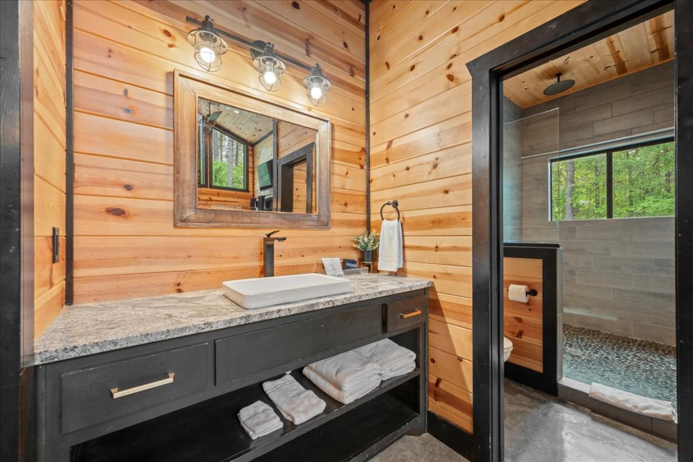 Broken Bow, McCurtain, 74728, United States, 5 Bedrooms Bedrooms, ,5 BathroomsBathrooms,Residential,For Sale,2044458