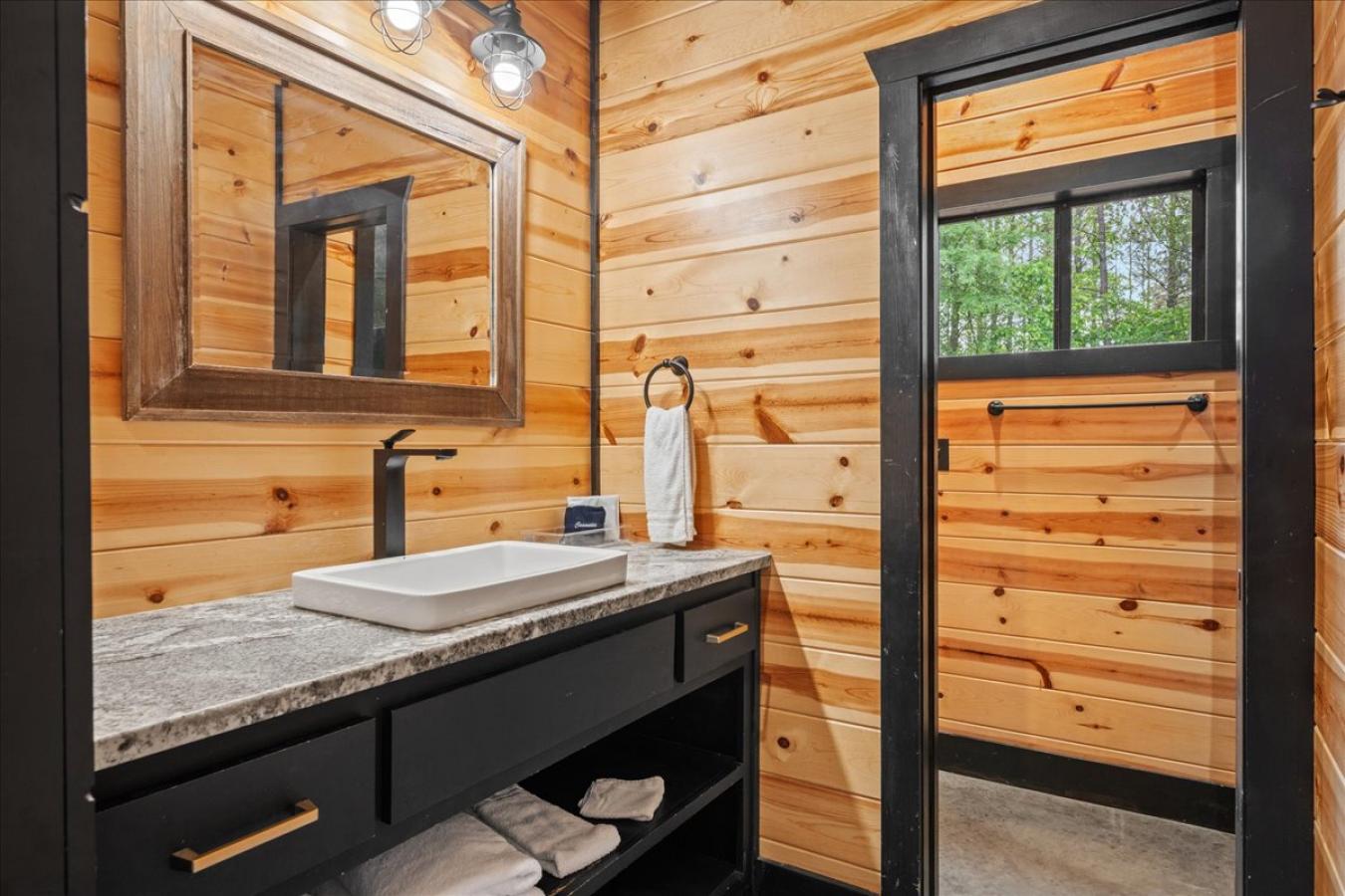 Broken Bow, McCurtain, 74728, United States, 5 Bedrooms Bedrooms, ,5 BathroomsBathrooms,Residential,For Sale,2044458