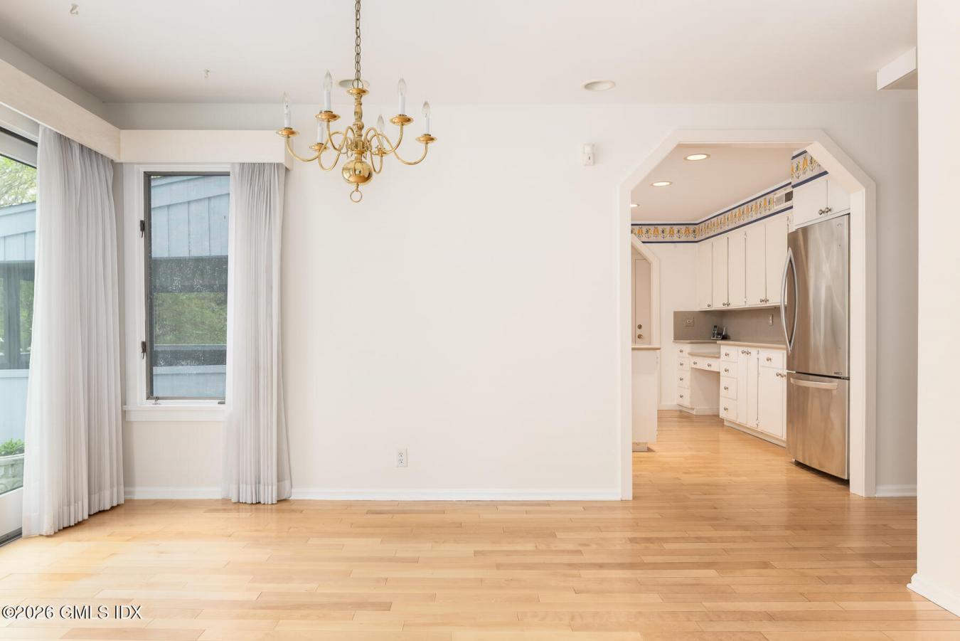 Cos Cob, Connecticut, 06807, United States, 5 Bedrooms Bedrooms, ,3 BathroomsBathrooms,Residential,For Sale,2044452