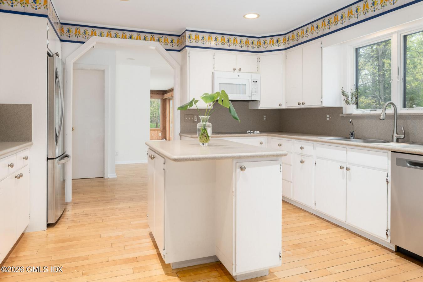 Cos Cob, Connecticut, 06807, United States, 5 Bedrooms Bedrooms, ,3 BathroomsBathrooms,Residential,For Sale,2044452
