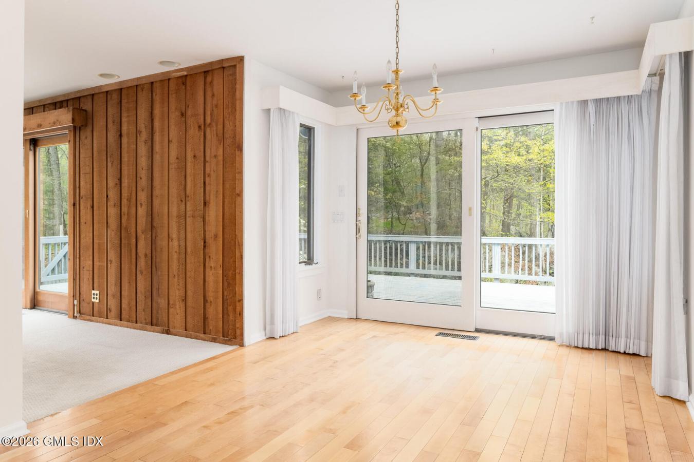 Cos Cob, Connecticut, 06807, United States, 5 Bedrooms Bedrooms, ,3 BathroomsBathrooms,Residential,For Sale,2044452