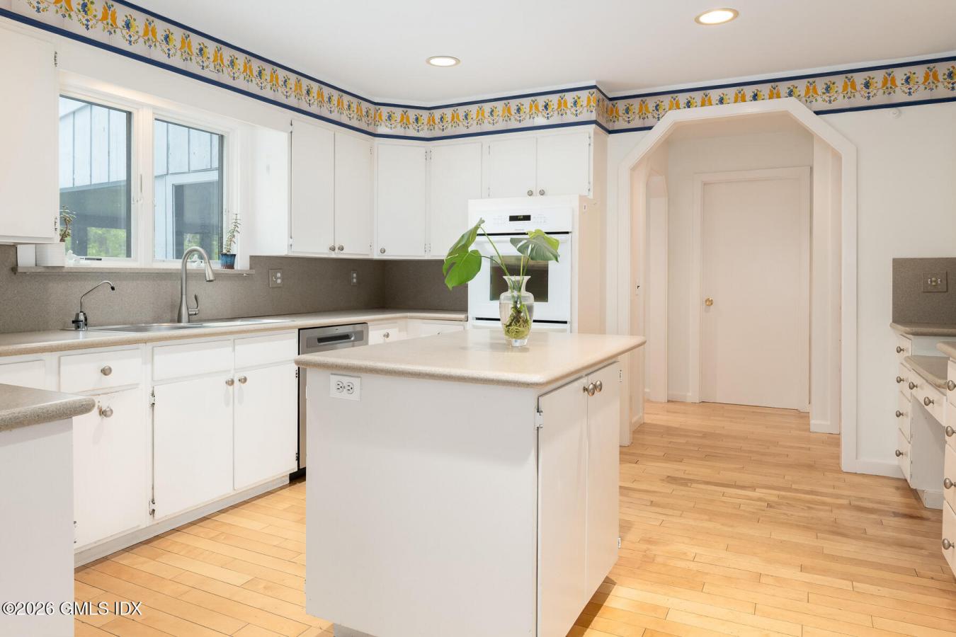 Cos Cob, Connecticut, 06807, United States, 5 Bedrooms Bedrooms, ,3 BathroomsBathrooms,Residential,For Sale,2044452