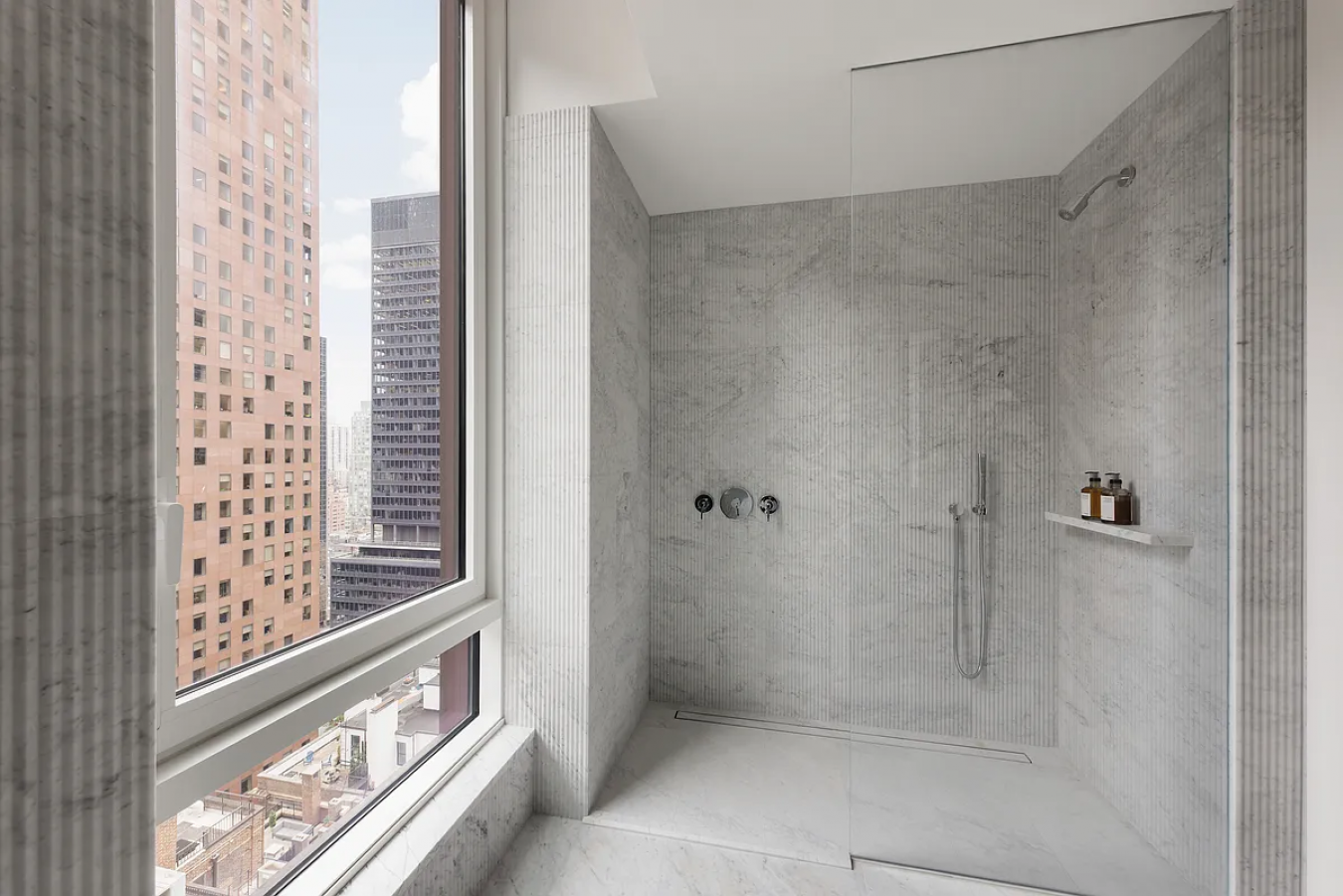 New York, New York, 10017, United States, 2 Bedrooms Bedrooms, ,2 BathroomsBathrooms,Residential,For Sale,2044451